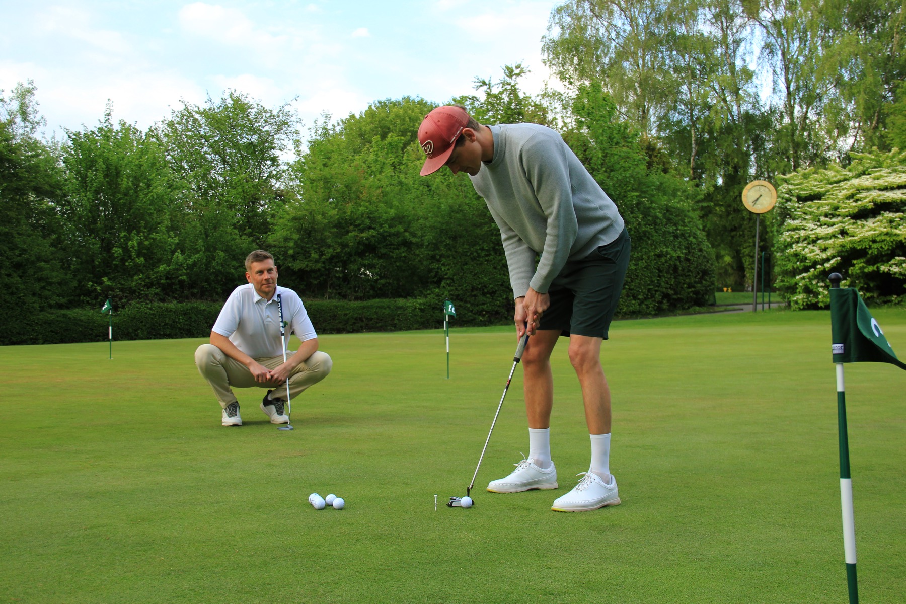 Putt-Training auf dem Grün